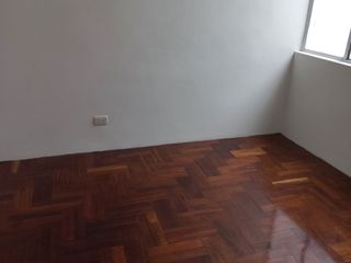 Vendo amplia casa en urb. privada cerca parque lambramani $ 244,000 negociable