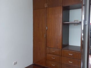 Vendo amplia casa en urb. privada cerca parque lambramani $ 244,000 negociable