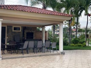 Alquiler de casa de 4 dormitorios - Entre Lagos, Vía Samborondon, Guayaquil