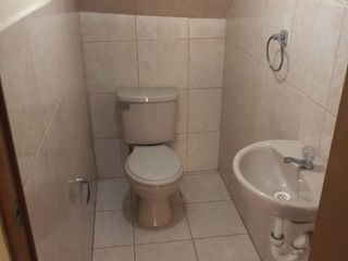 Foto 6 de EXCELENTE LOCAL  COMERCIAL  Y/O INDUSTRIAL EN GAMARRA, PRECIO NEGOCIABLE.
