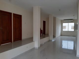 Foto 13 de DEPARTAMENTO GRANDE HERMOSO EN ESMERLDAS4 DOMITORIOS DUPLEX, GARAGE. BOMBA,CISTERNNA, SALA, COMEDOR, FAMILIA MODERNA