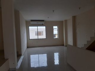 Foto 12 de DEPARTAMENTO GRANDE HERMOSO EN ESMERLDAS4 DOMITORIOS DUPLEX, GARAGE. BOMBA,CISTERNNA, SALA, COMEDOR, FAMILIA MODERNA