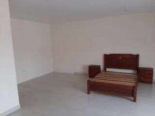 Foto 8 de DEPARTAMENTO GRANDE HERMOSO EN ESMERLDAS4 DOMITORIOS DUPLEX, GARAGE. BOMBA,CISTERNNA, SALA, COMEDOR, FAMILIA MODERNA