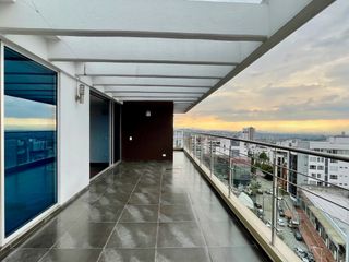 Extraordinario penthouse en renta en el Edificio Britania. Av. Circunvalar. Los Alpes. Pereira - Colombia