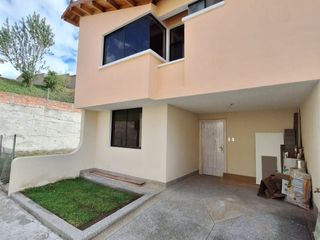 Foto 1 de VENTA DE CASA 98 m2 EN YARUQUI, BARRIO SAN JOSÉ