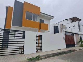 Foto 1 de casa de venta en urbanizacion manta azul zona sur