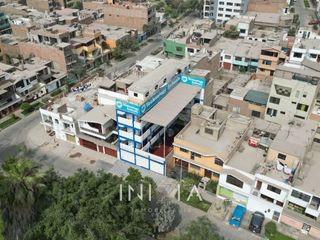 Venta de Amplia Casa con ingresos independientes en PRO - LOS OLIVOS