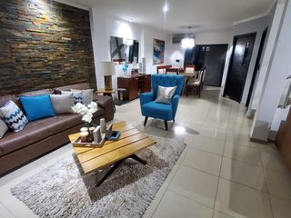 Foto 5 de ALQUILER DE CASA AMOBLADA MÁS SUITE EN NAPOLI