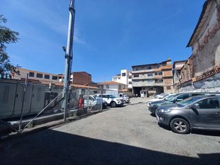 EDIFICIO RENTERO CON PARQUEADERO PARA 33 VEHICULOS EN EL CENTRO DE CUENCA