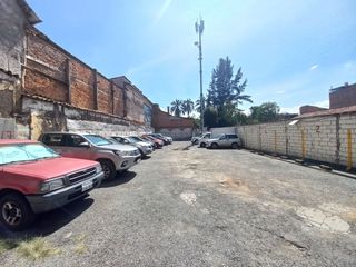 EDIFICIO RENTERO CON PARQUEADERO PARA 33 VEHICULOS EN EL CENTRO DE CUENCA