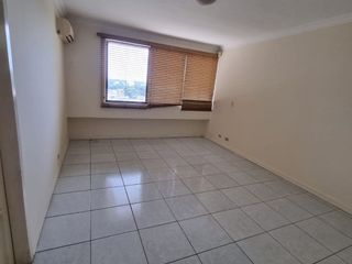 Departamento en Venta en Lomas de Urdesa, 2 Plantas, 5 habitaciones, 4 Baños, Terraza, 2 Garajes.