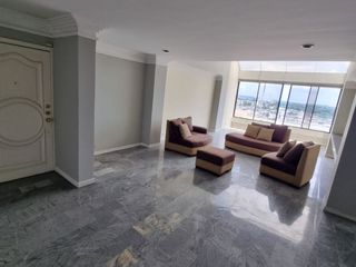 Departamento en Venta en Lomas de Urdesa, 2 Plantas, 5 habitaciones, 4 Baños, Terraza, 2 Garajes.