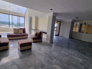 Departamento en Venta en Lomas de Urdesa, 2 Plantas, 5 habitaciones, 4 Baños, Terraza, 2 Garajes.