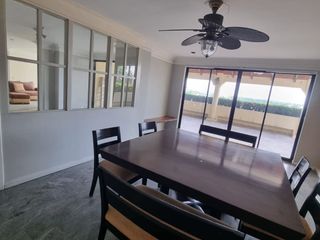 Departamento en Venta en Lomas de Urdesa, 2 Plantas, 5 habitaciones, 4 Baños, Terraza, 2 Garajes.