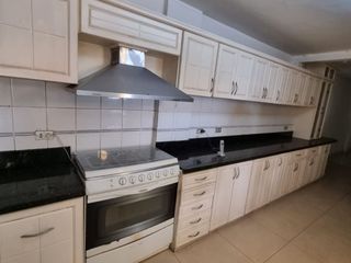 Departamento en Venta en Lomas de Urdesa, 2 Plantas, 5 habitaciones, 4 Baños, Terraza, 2 Garajes.