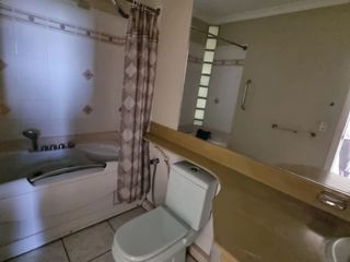 Departamento en Venta en Lomas de Urdesa, 2 Plantas, 5 habitaciones, 4 Baños, Terraza, 2 Garajes.