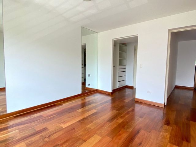 DEPARTAMENTO CON TERRAZA Y VISTA A PARQUE MIRAFLORES LIMITE CON SAN ISIDRO