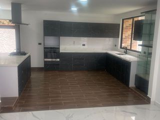 HERMOSA CASA EN SABANETA