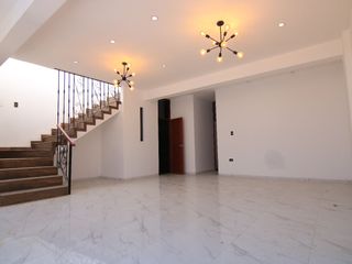 Foto 1 de CASA DE UN 1 PISO Y MEDIO EN VENTA - URB. BOULEVAD PARK PLAZA - PIURA