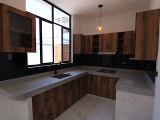 Foto 4 de CASA DE UN 1 PISO Y MEDIO EN VENTA - URB. BOULEVAD PARK PLAZA - PIURA