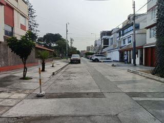 Foto 3 de URB. CIPRECES ALQUILO BONITO DPTO. MODERNO 125M2 5TO. PISO S/2,500 MENSUAL (2+1)  VISTA CALLE, CON ASENSOR.