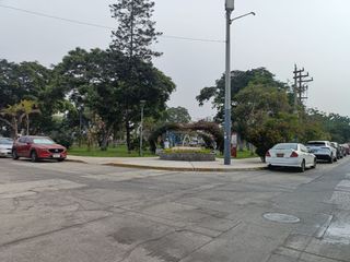 Foto 4 de URB. CIPRECES ALQUILO BONITO DPTO. MODERNO 125M2 5TO. PISO S/2,500 MENSUAL (2+1)  VISTA CALLE, CON ASENSOR.