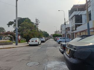 Foto 5 de URB. CIPRECES ALQUILO BONITO DPTO. MODERNO 125M2 5TO. PISO S/2,500 MENSUAL (2+1)  VISTA CALLE, CON ASENSOR.