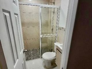 Edificio Multifamiliar de Tres Pisos Vehicular - Medianero