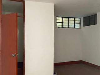 Foto 11 de VENDO CASA DE 3 PISOS JIRON AGUA MARINA MZ I LOTE 33 SAN JUAN DE LURIGANCHO