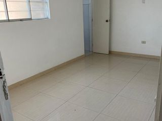 Foto 6 de VENDO CASA DE 3 PISOS JIRON AGUA MARINA MZ I LOTE 33 SAN JUAN DE LURIGANCHO