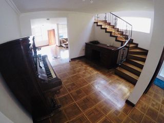 GUILLERMO MORALES vende casa, irresistible oportunidad, Carondelet $ 374.000
