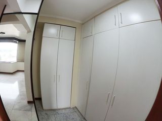 D194 - Venta Departamento en el Hilton Colon Guayaquil - Torres Colón