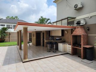 Foto 4 de Venta de Casa con piscina en Samborondón, Guayaquil