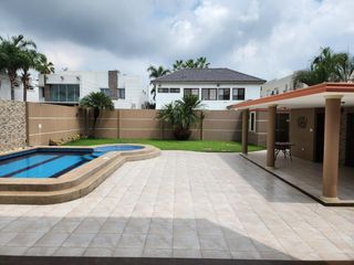 Foto 2 de Venta de Casa con piscina en Samborondón, Guayaquil