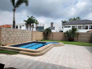 Venta de Casa con piscina en Samborondón, Guayaquil