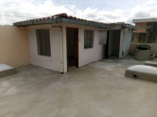 CASA EN CONJUNTO PUENTE 8