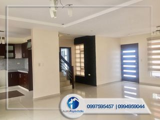VENTA DE CASA CON PATIO AMPLIO RICAURTE ALTURA COLEGIO CATALINAS CUENCA