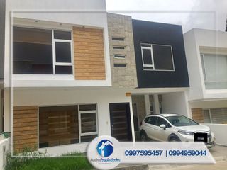 VENTA DE CASA CON PATIO AMPLIO RICAURTE ALTURA COLEGIO CATALINAS CUENCA