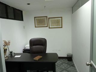 Oficina Amoblada en Venta en el Centro de Guayaquil, 60 Mt2, Cerca de Avenida 9 de Octubre.