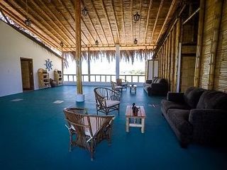 Foto 6 de Vendo Casa/hotel Playa Punta Mero Tumbes - 1era Fila - $299,000
