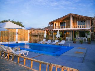 Foto 1 de Vendo Casa/hotel Playa Punta Mero Tumbes - 1era Fila - $299,000