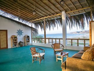 Foto 3 de Vendo Casa/hotel Playa Punta Mero Tumbes - 1era Fila - $299,000
