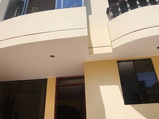 Venta de casa de 4 pisos en San Martin de Porres de 160 m2