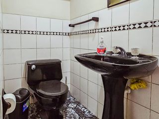 EN VENTA CASA COMERCIAL EN HUNTER
