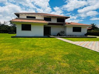 Casa en Venta en Puembo con Terreno 3471 m²