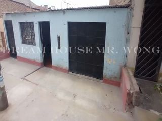Foto 1 de OCACION POR VIAJE VENDO AMPLIA CASONA DE 285.65M2 COMO TERRENO EN PAMPA DE COMAS ALT. 47 AV. TUPAC AMARU