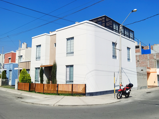Moderna Casa En Esquina - Condominio Villa Club (La Tinguiña, Ica)