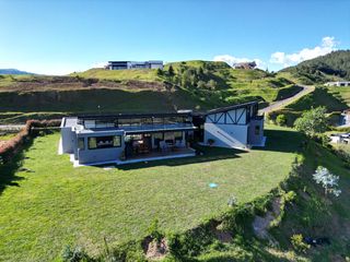 Foto 5 de Beautiful Home in Gated Residential Community - Surrounded by Mountian Views