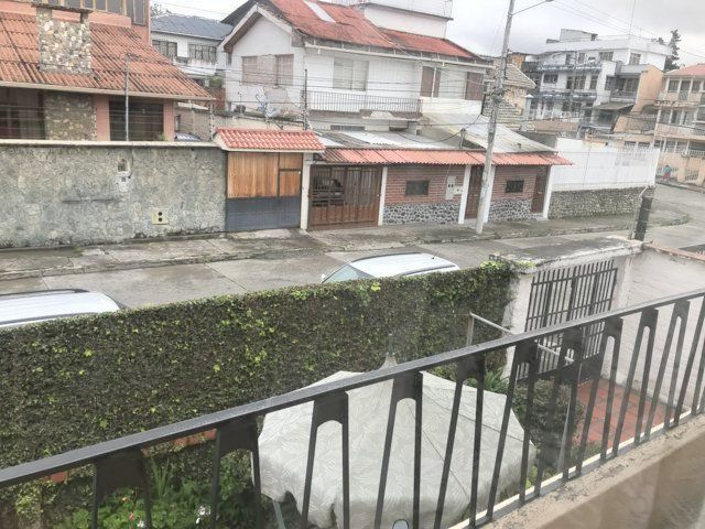 Oportunidad amplia casa comercial en venta, centro de Cuenca, sector Gran Aki