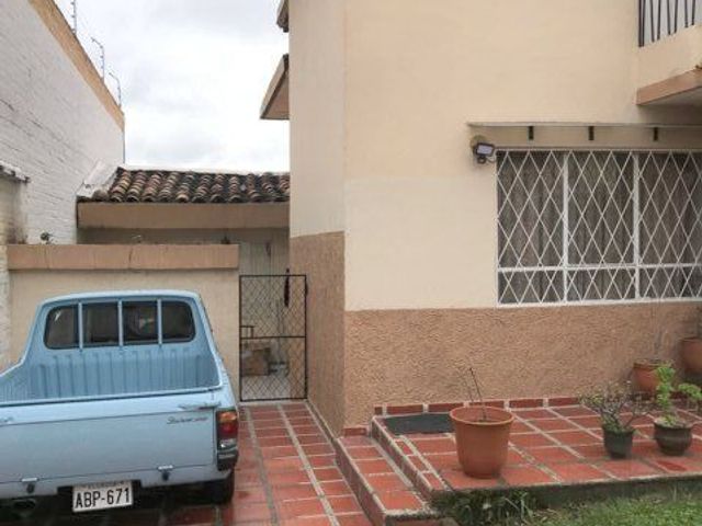 Oportunidad amplia casa comercial en venta, centro de Cuenca, sector Gran Aki